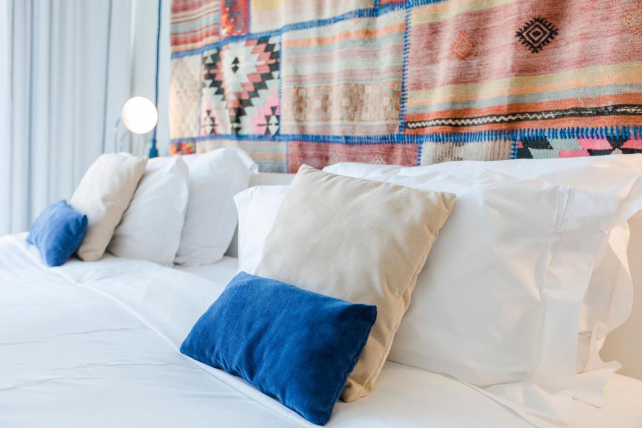 Royal Obidos Scenic Resort Praia del Rei Εξωτερικό φωτογραφία A bed with cushions