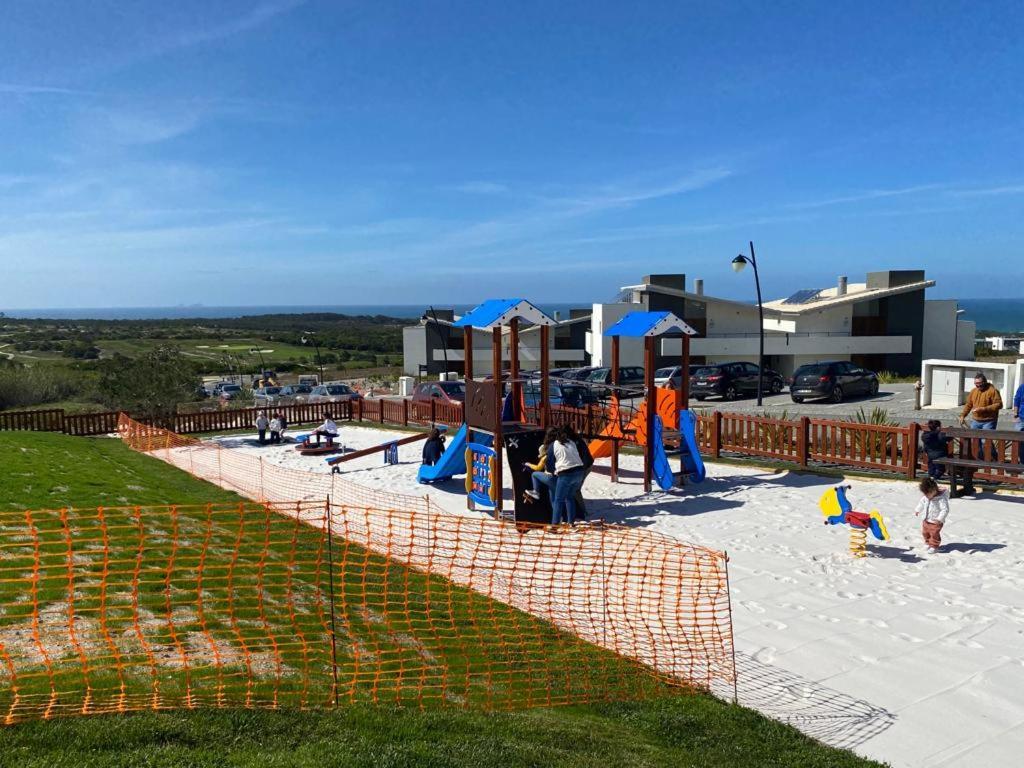 Royal Obidos Scenic Resort Praia del Rei Εξωτερικό φωτογραφία Playground in the village