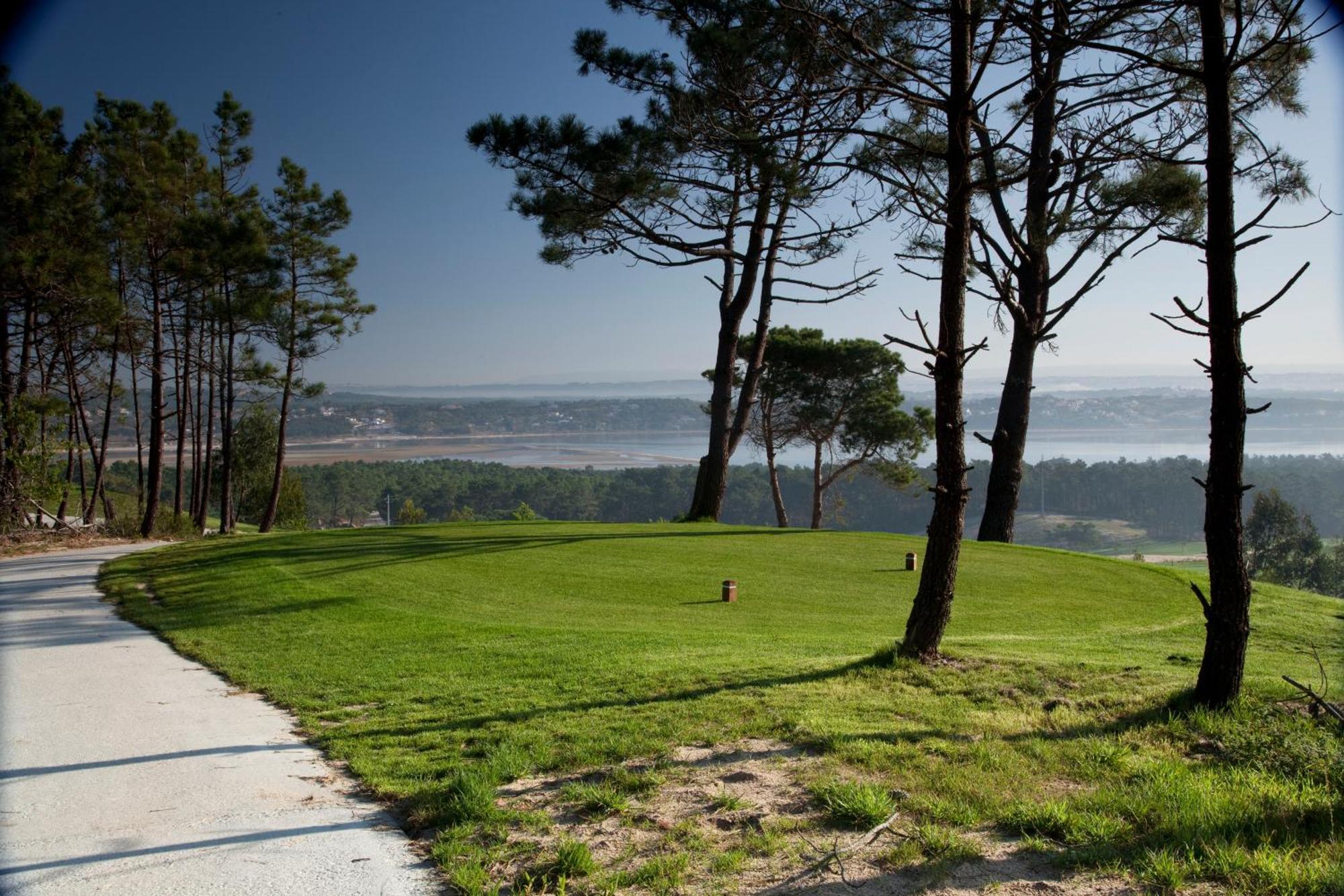 Royal Obidos Scenic Resort Praia del Rei Εξωτερικό φωτογραφία The view from the top of the hill