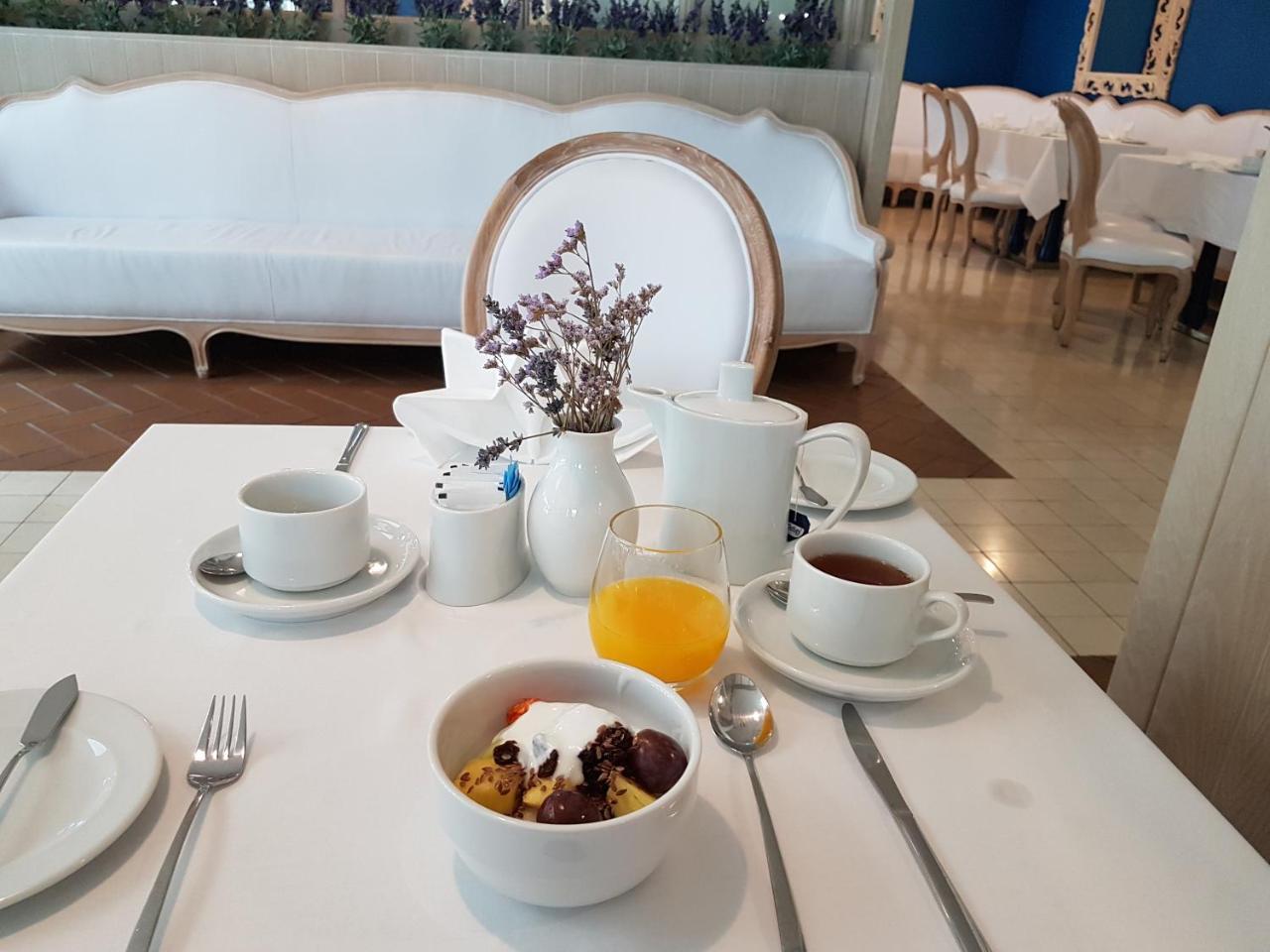 Royal Obidos Scenic Resort Praia del Rei Εξωτερικό φωτογραφία A breakfast table at the hotel