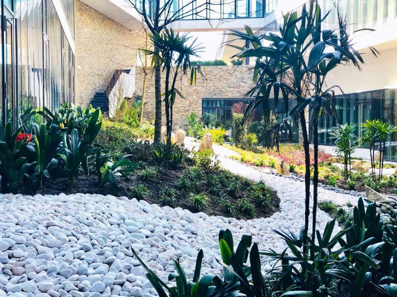 Royal Obidos Scenic Resort Praia del Rei Εξωτερικό φωτογραφία The courtyard of the hospital